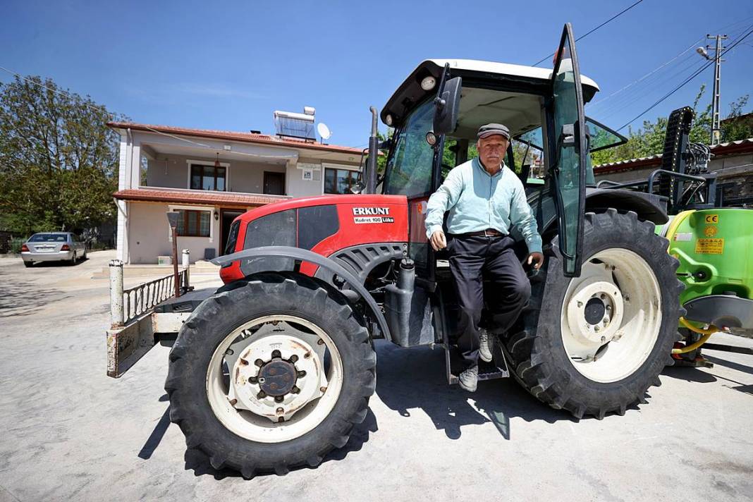 Protez kollarıyla diğer çiftçilere 30 yıldır taş çıkartıyor! Engelli çiftçinin azmi takdir topluyor 1